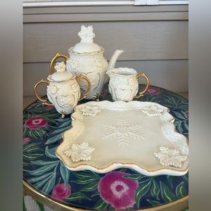 Weeping Bright Gold & White Tea Set